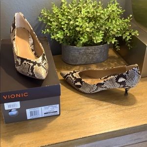 Vionic Josie kitten heel